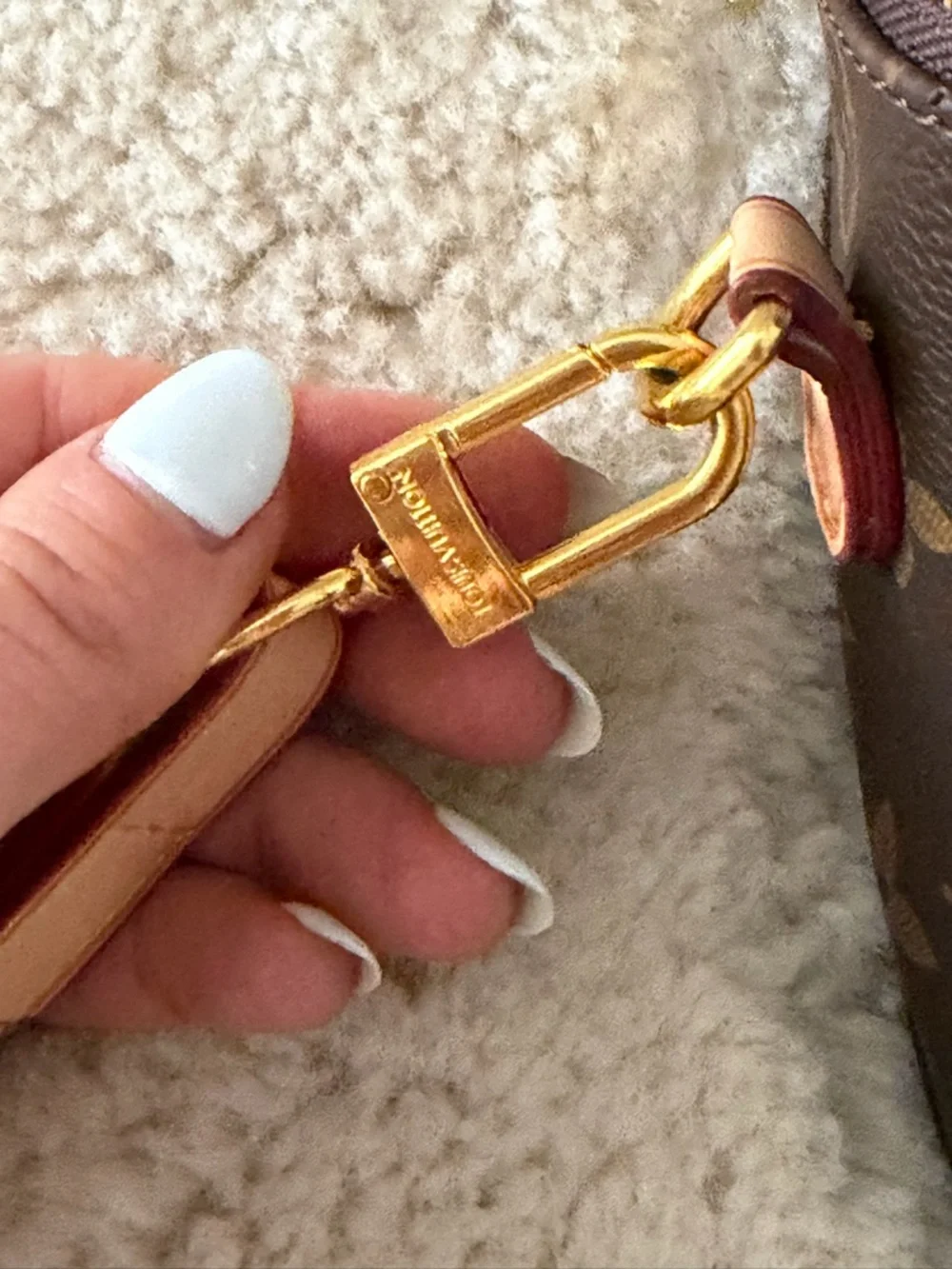 Compact Dark Brown Leather Crossbody Bag with Gold Hardware - Picture 5 of 8